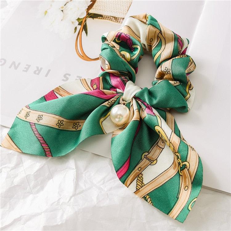 Gumka do włosów scrunchie z kokardą i perłą