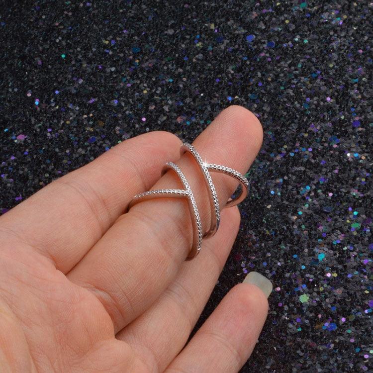 Pierścionek z geometrycznym wzorem