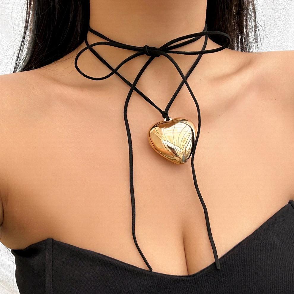 Naszyjnik typu choker z sercem