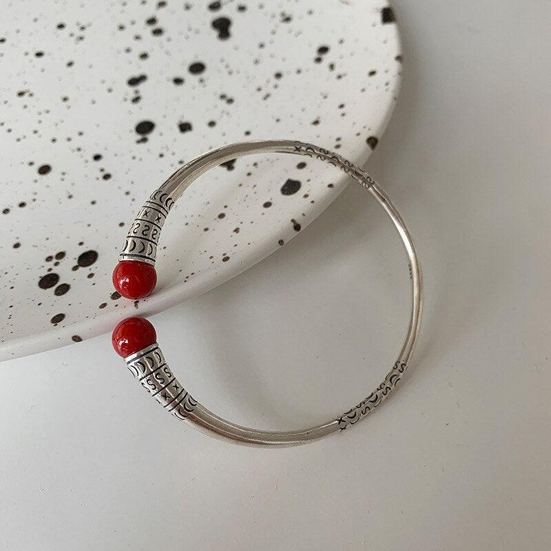 Srebrna bransoletka ze zdobieniami